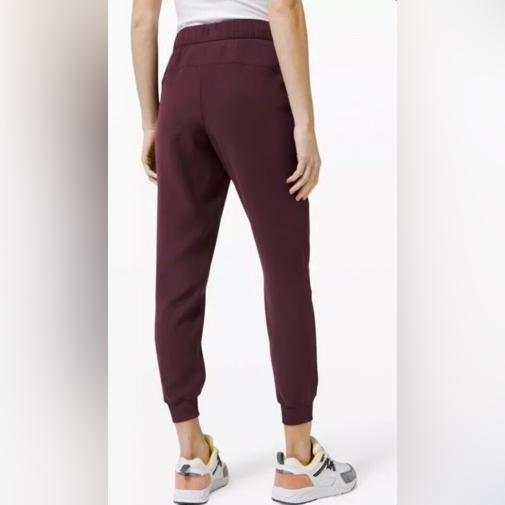 Lululemon On The Fly Jogger Woven Cassis Pant Maroon - Picture 3 of 8
